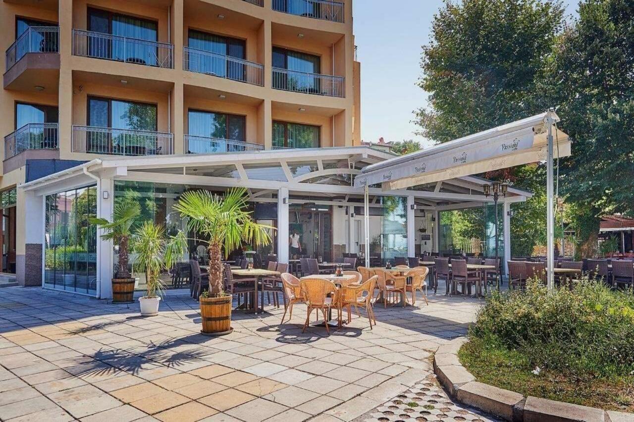 Paradise Hotel & Relax Center Pomorie Exteriör bild