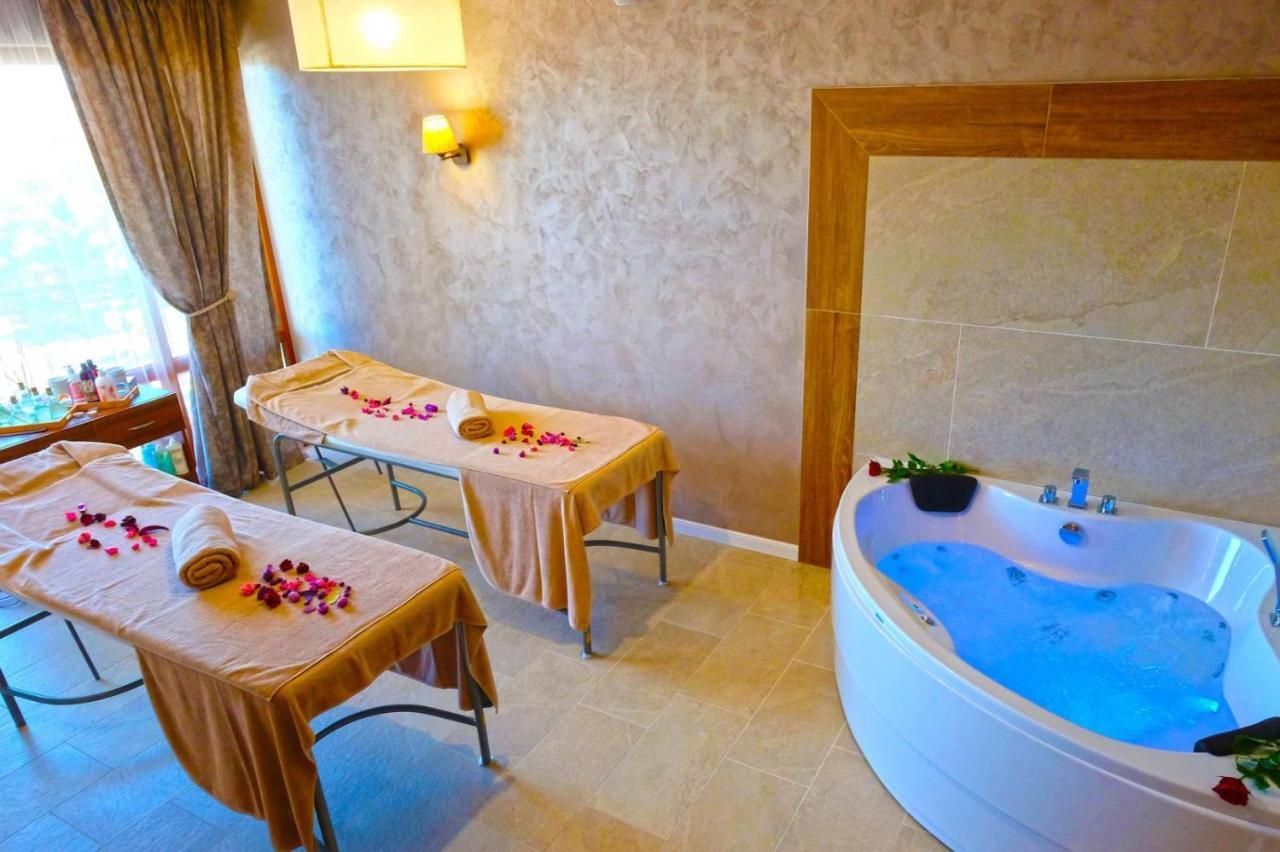 Paradise Hotel & Relax Center Pomorie Exteriör bild