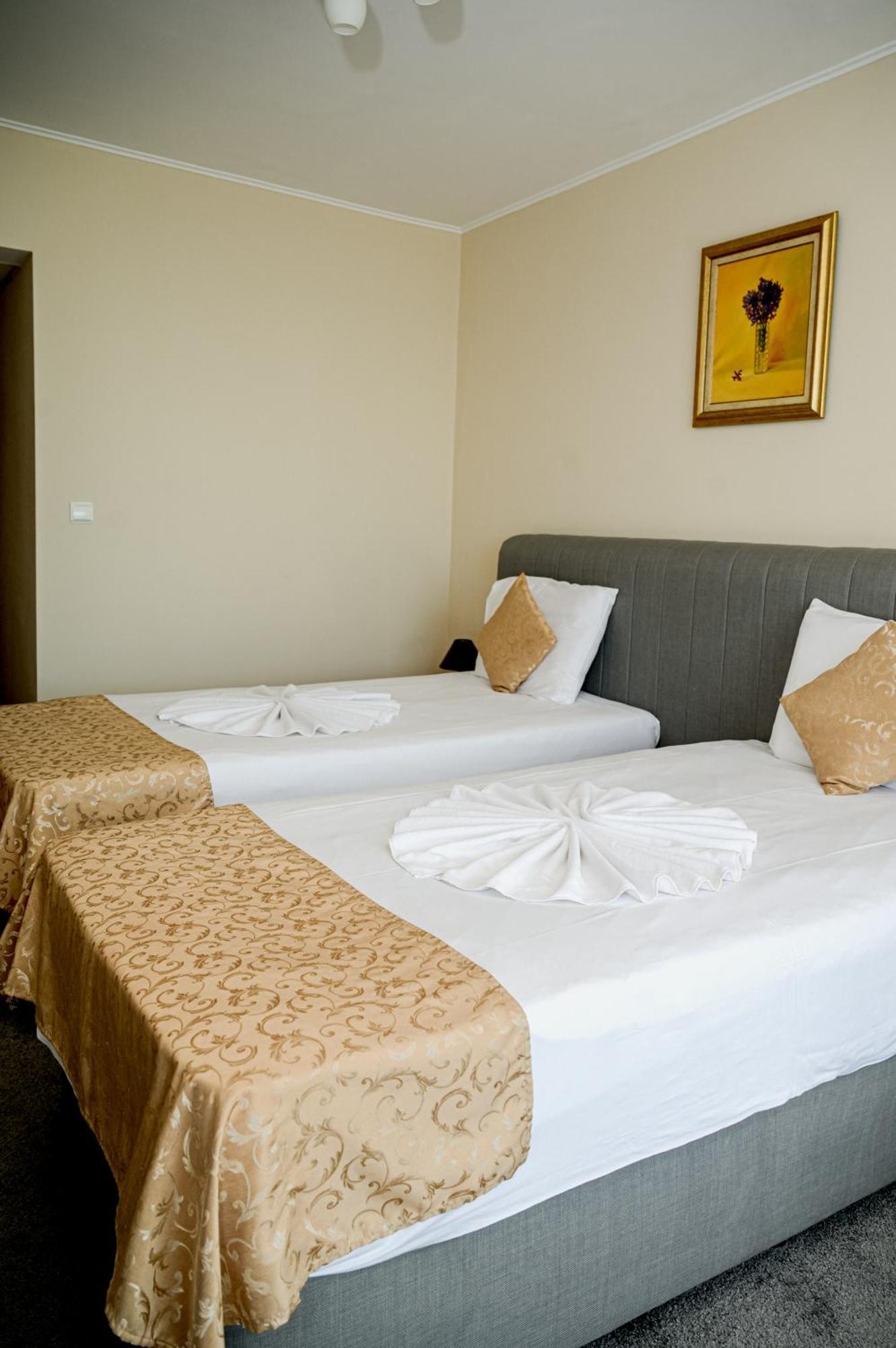 Paradise Hotel & Relax Center Pomorie Exteriör bild