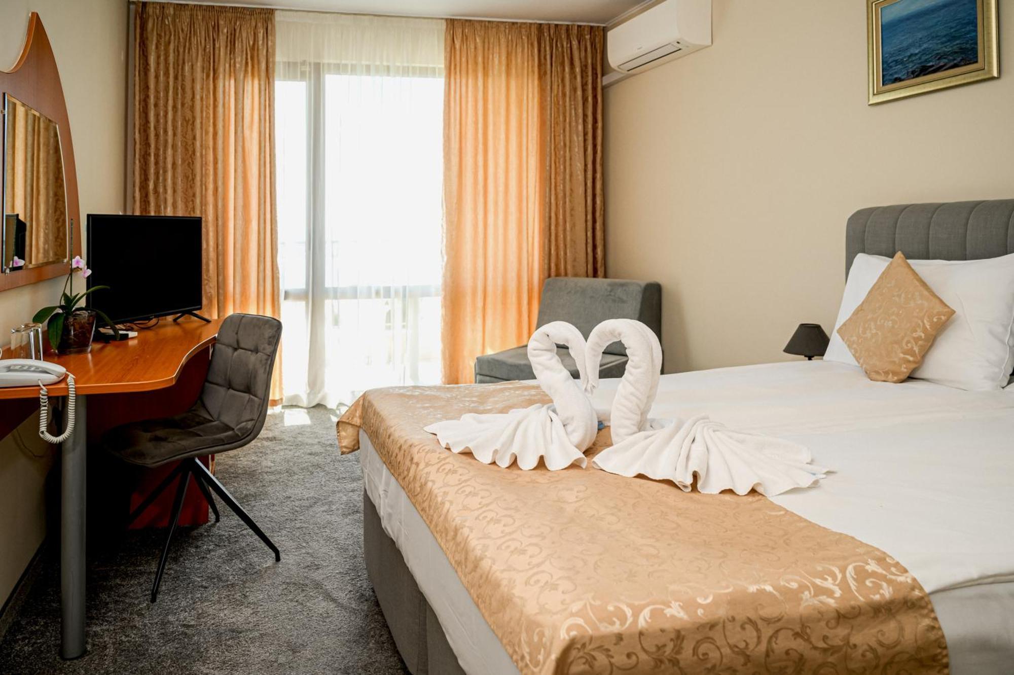 Paradise Hotel & Relax Center Pomorie Exteriör bild