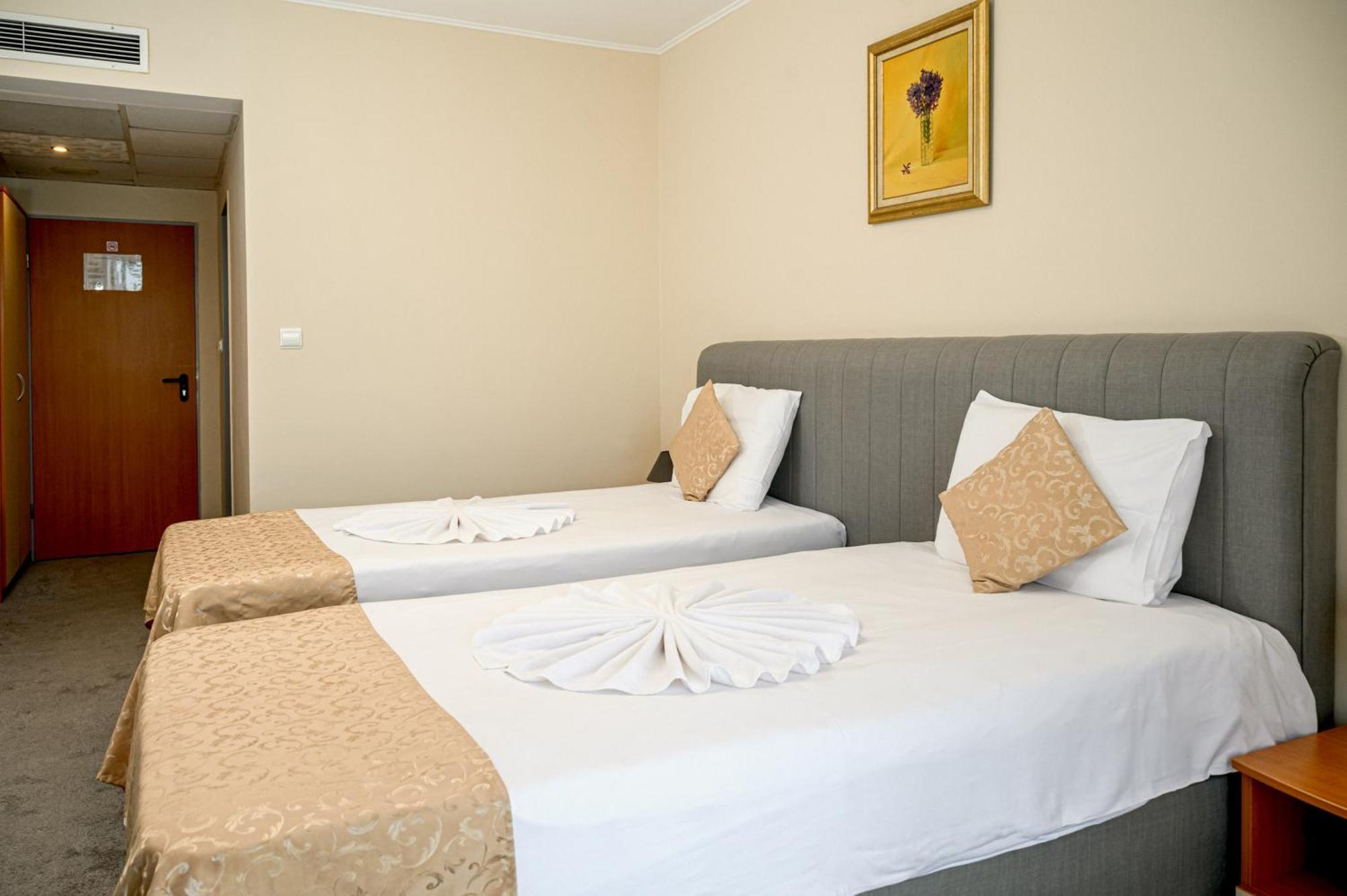 Paradise Hotel & Relax Center Pomorie Exteriör bild