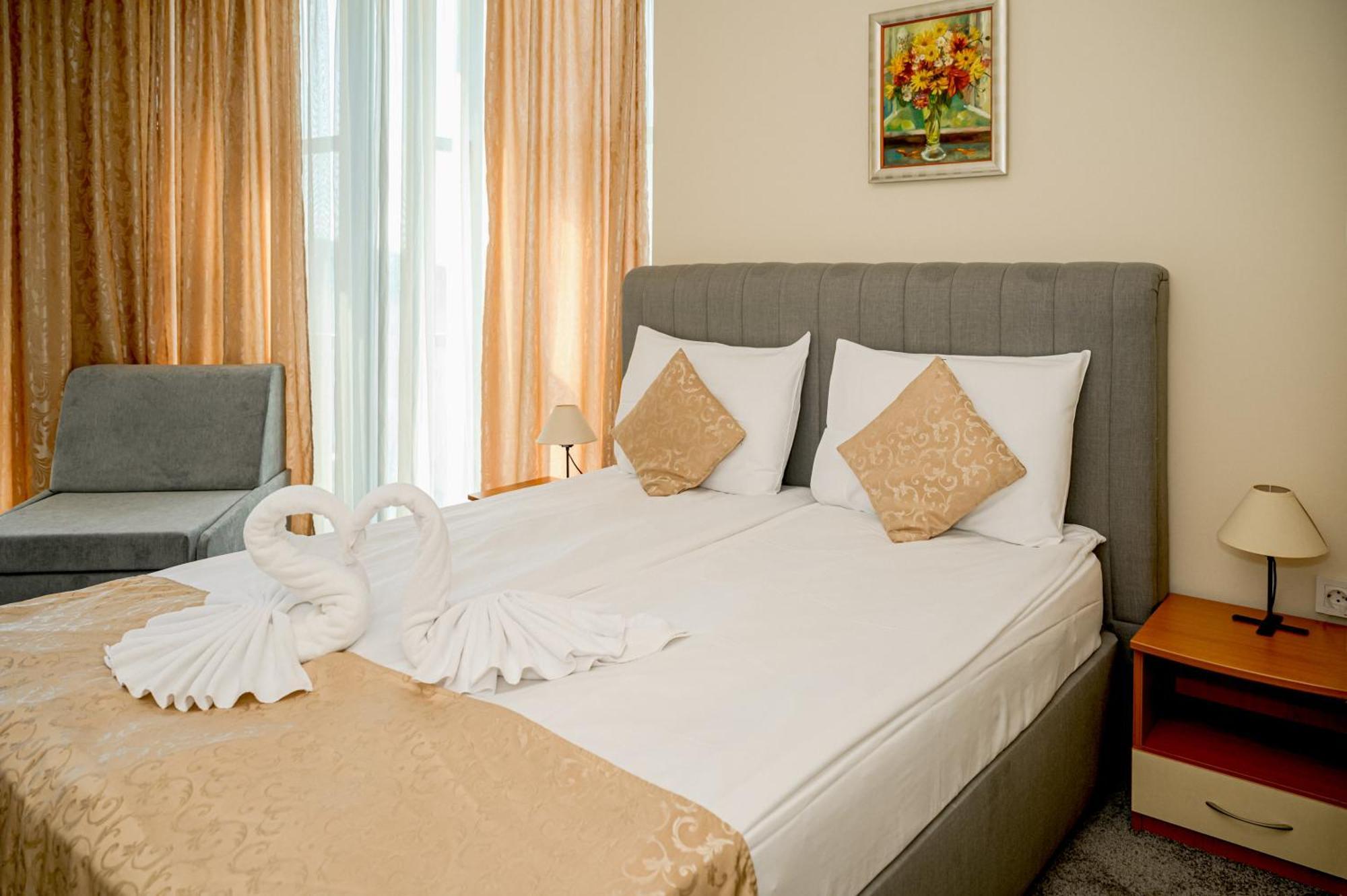 Paradise Hotel & Relax Center Pomorie Exteriör bild